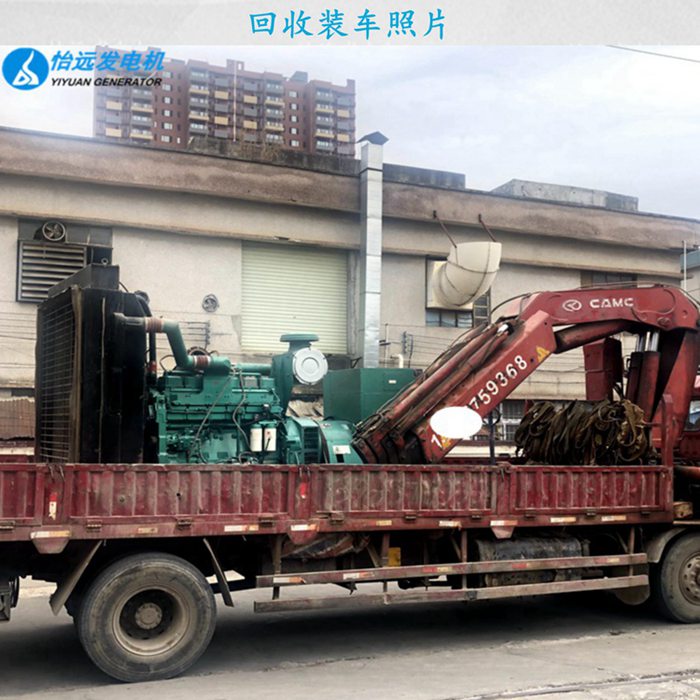 二手康明斯550千瓦發(fā)電機回收現(xiàn)場